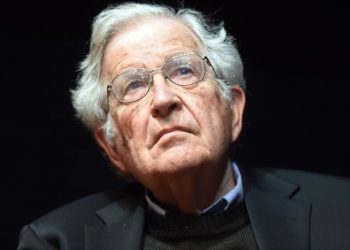 Chomsky: Israel sigue la estrategia de terror y expulsión