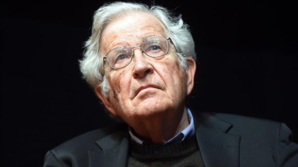 Chomsky: Israel sigue la estrategia de terror y expulsión