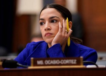 Alexandria Ocasio-Cortez lidera esfuerzo para bloquear venta de armas a “Israel”