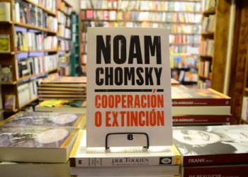 Publicado el libro más reciente de Noam Chomsky, «Cooperación o extinción»: «Nos encontramos en un período de extinciones masivas»