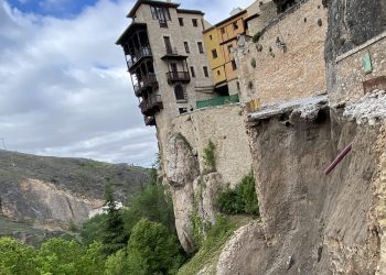 Se derrumba el muro de la calle Canónigos, el principal acceso a las Casas Colgadas de Cuenca