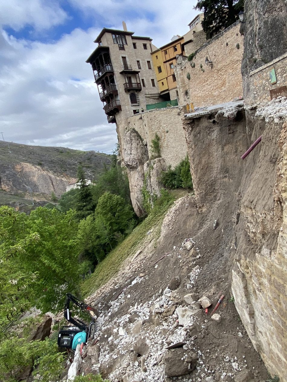 Se derrumba el muro de la calle Canónigos, el principal acceso a las Casas Colgadas de Cuenca