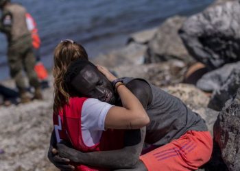 Apoyo desde las redes sociales a Luna, la voluntaria de la Cruz Roja acosada por la extrema derecha machista y racista