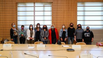 Colectivos de trabajadoras sexuales se reúnen con la alcaldesa de Barcelona, Ada Colau, ante el peligro de encarcelamiento que les puede suponer el Anteproyecto de Ley sobre Libertad Sexual
