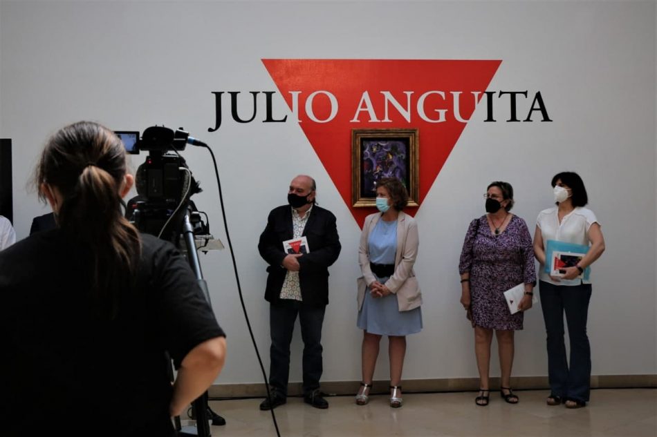 Un ‘viaje fotográfico’ por la intensa trayectoria vital y política de Julio Anguita