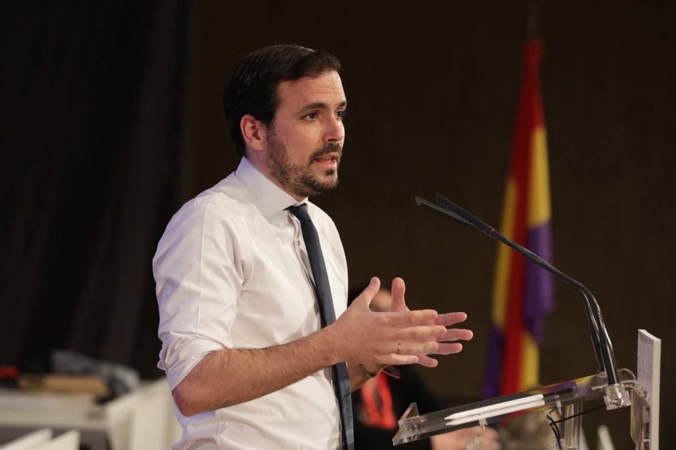 Garzón acusa al PP de «atacar la democracia» para ocultar la «operación turbia» contra la reforma laboral en el Congreso