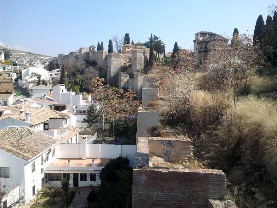 Las obras de rehabilitación de la muralla del Albaicín en Granada, con cargo al Instituto de Patrimonio Cultural, superan los 3,5 millones de euros