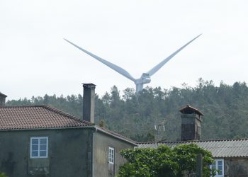 Las quejas vecinales por el ruído de los aerogeneradores del parque eólico Mouriños provocan indignación en la Costa da Morte