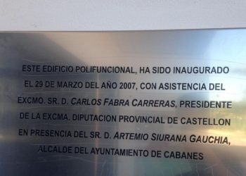 Compromís reclama al Ayuntamiento de Fondeguilla la retirada de una placa inaugural del condenado Carlos Fabra