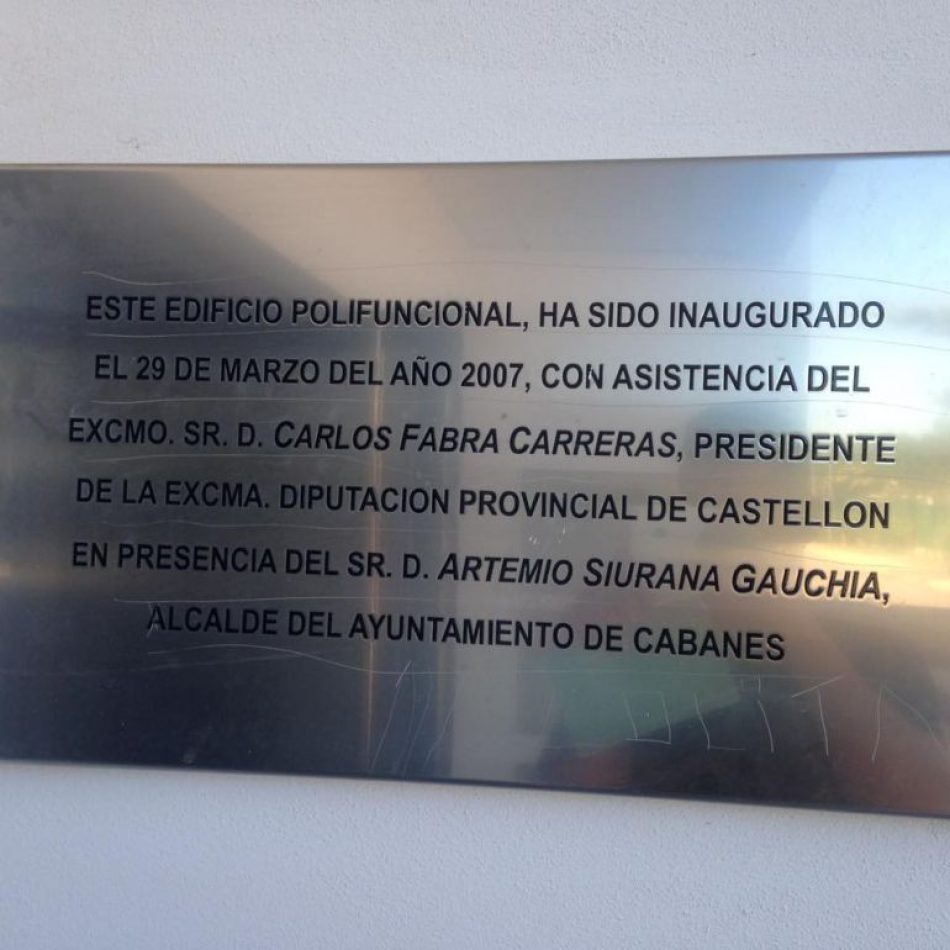 Compromís reclama al Ayuntamiento de Fondeguilla la retirada de una placa inaugural del condenado Carlos Fabra