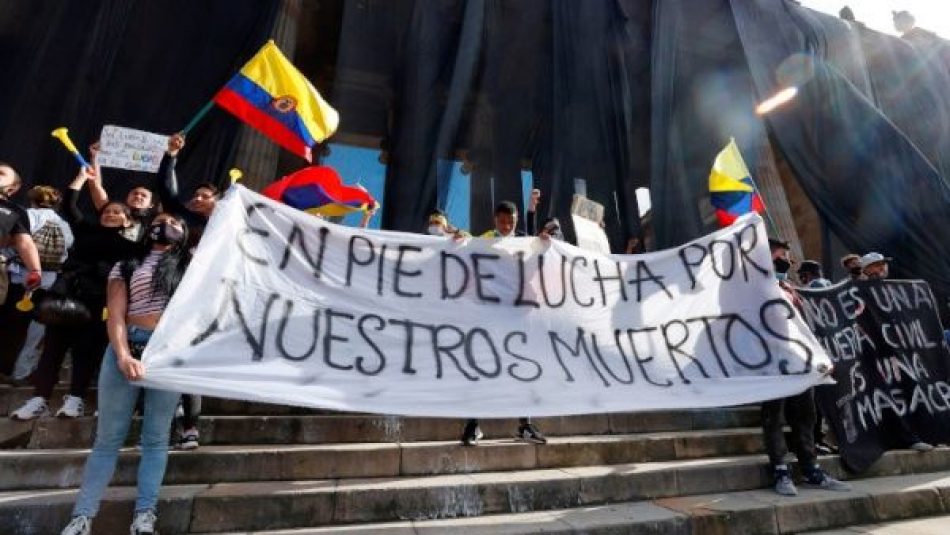 Policía colombiana reprime marchas pacíficas en Bogotá y Popayán