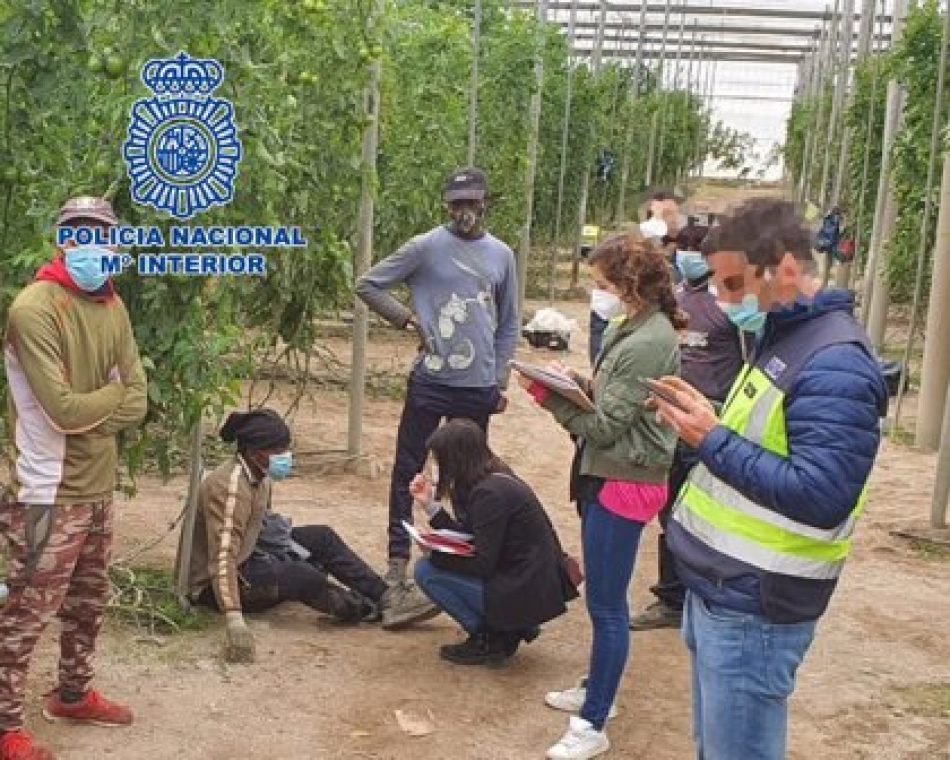 “Quienes explotan y abusan de sus trabajadores en el campo son  los que manchan la agricultura almeriense”