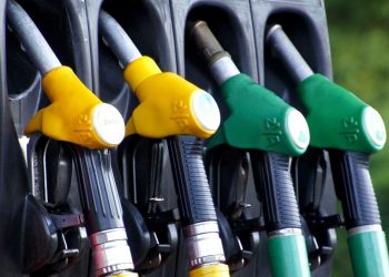 El precio de la gasolina sufre una subida interanual del 25% y el del gasóleo del 22%