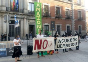 Incendio de la Amazonía en Madrid, una acción para denunciar los impactos del Acuerdo UE-Mercosur en Brasil pero también en la economía española