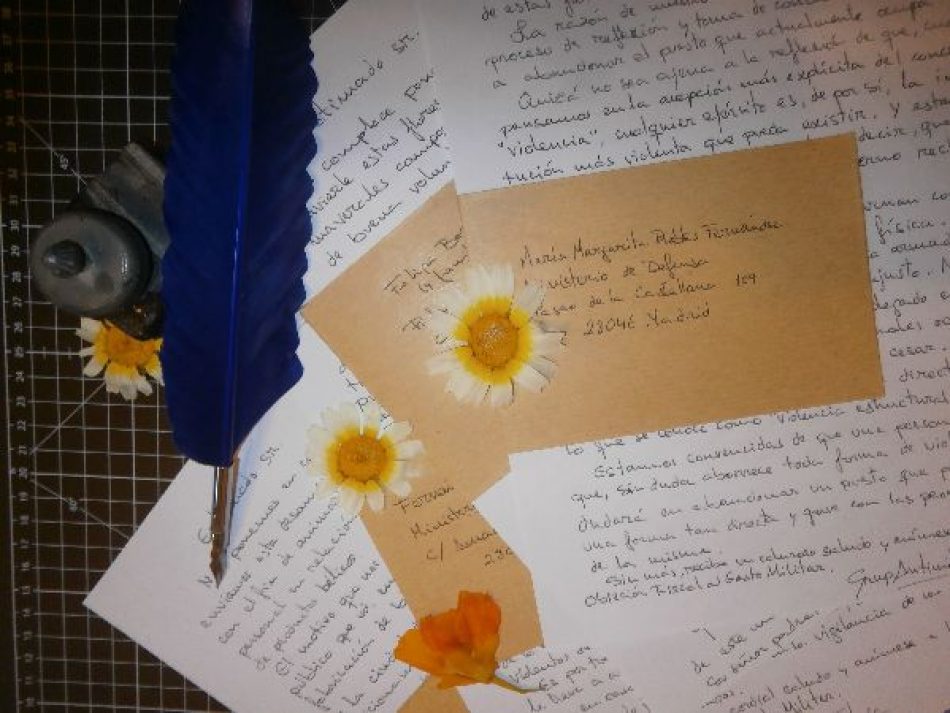Grupo Tortuga envía cartas desamenazantes con flores a personalidades del militarismo