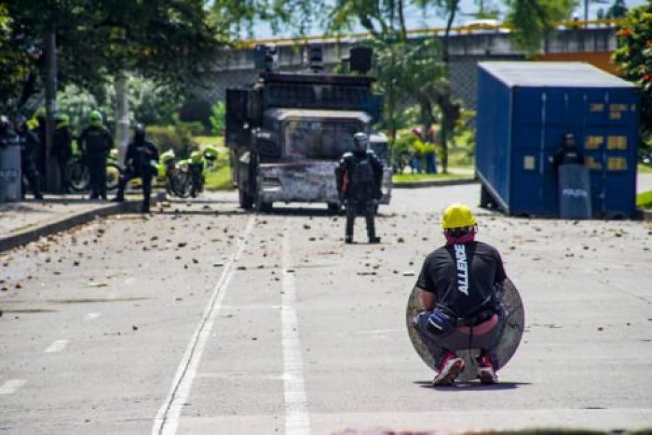 Durísima represión policial en Cali (Colombia) deja al menos un muerto y 20 heridos