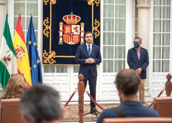 Alberto Garzón pide a la Junta de Andalucía que permita a los ayuntamientos modificar sus planes urbanísticos para limitar la expansión de casas de apuestas