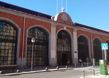 Sentada por la reapertura de los centros municipales de mayores en Madrid