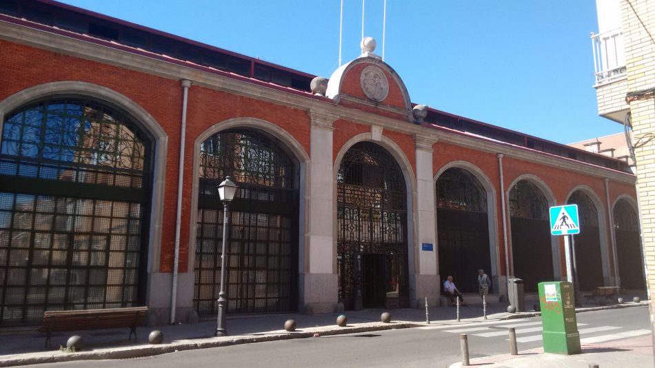 Sentada por la reapertura de los centros municipales de mayores en Madrid