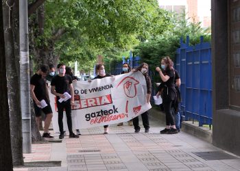 Gazte Komunistak ante la represión policial y las amenazas recibidas ayer durante una acción coordinada en las 4 capitales de provincia de Euskal Herria