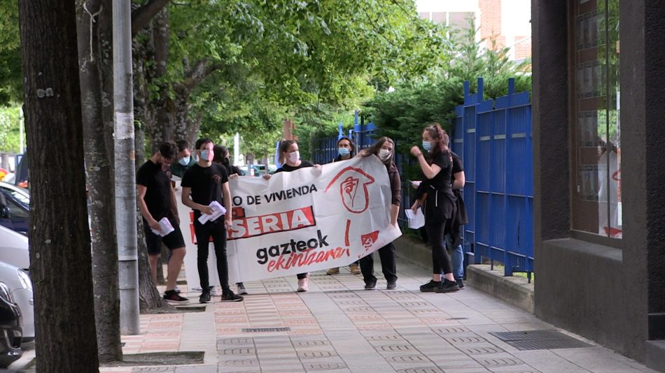 Gazte Komunistak ante la represión policial y las amenazas recibidas ayer durante una acción coordinada en las 4 capitales de provincia de Euskal Herria