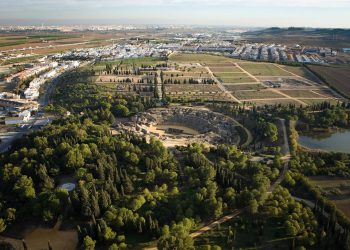 Denuncian la dejadez de la Junta de Andalucía hacia el conjunto monumental de Itálica