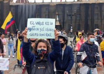 El paro sigue en Colombia: bloqueos de rutas y calles, multitudes en Medellín
