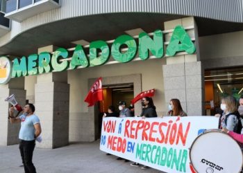 A CIG mobilízase en Mercadona contra a política de medo e represión