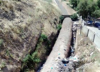 Podemos Iznalloz acusa a Adif de haber convertido el trazado del tren en un vertedero