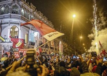 «Balconazo» de Pedro Castillo festejando la victoria y exigiendo el reconocimiento sin más demoras