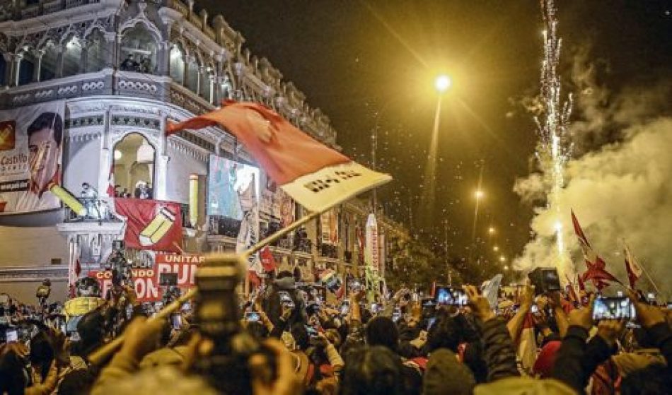 «Balconazo» de Pedro Castillo festejando la victoria y exigiendo el reconocimiento sin más demoras