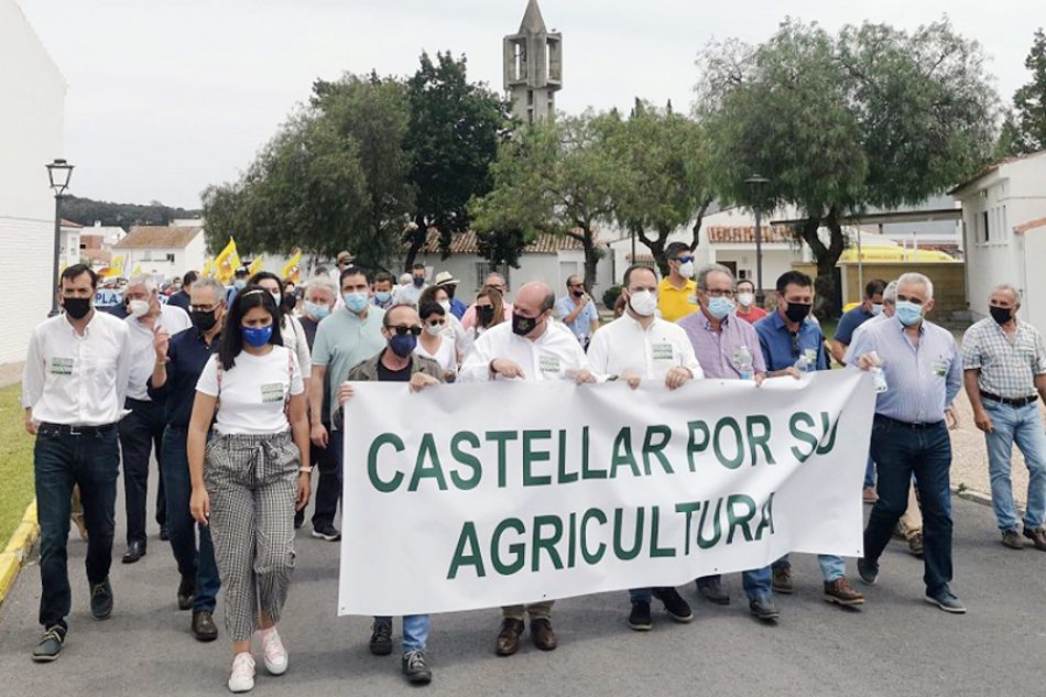 Manifestación-tractorada en Castellar de la Frontera: El Campo de Gibraltar saca los «tanques» a la calle contra la irracionalidad de los proyectos fotovoltaicos