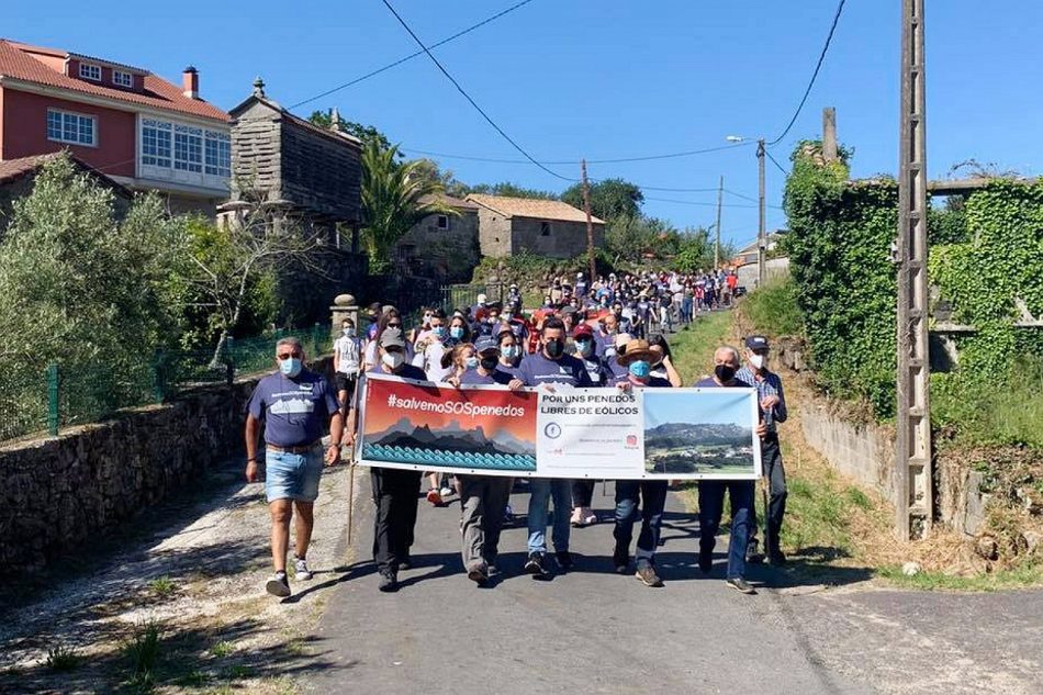 Mayoritario rechazo social a los parques eólicos de EDP Renovables: Galicia se echa al monte en defensa de los Penedos de Pasarela y Traba