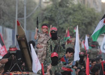 Decenas de miles de militantes del Frente Popular para la Liberación de Palestina (FPLP) se movilizaron en Gaza con consignas anti-israelíes