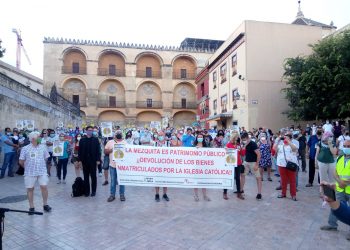 Cristianos de base se suman a las concentraciones que piden anular las inmatriculaciones de la Iglesia Católica en 17 ciudades