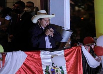 Dirigentes felicitan a Pedro Castillo tras liderar comicios en Perú