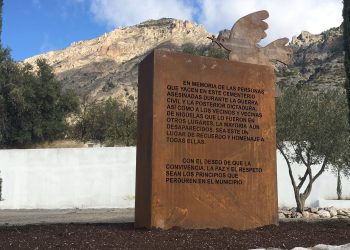 Podemos Granada celebra el inicio de la exhumación de la fosa del cementerio de Nigüelas