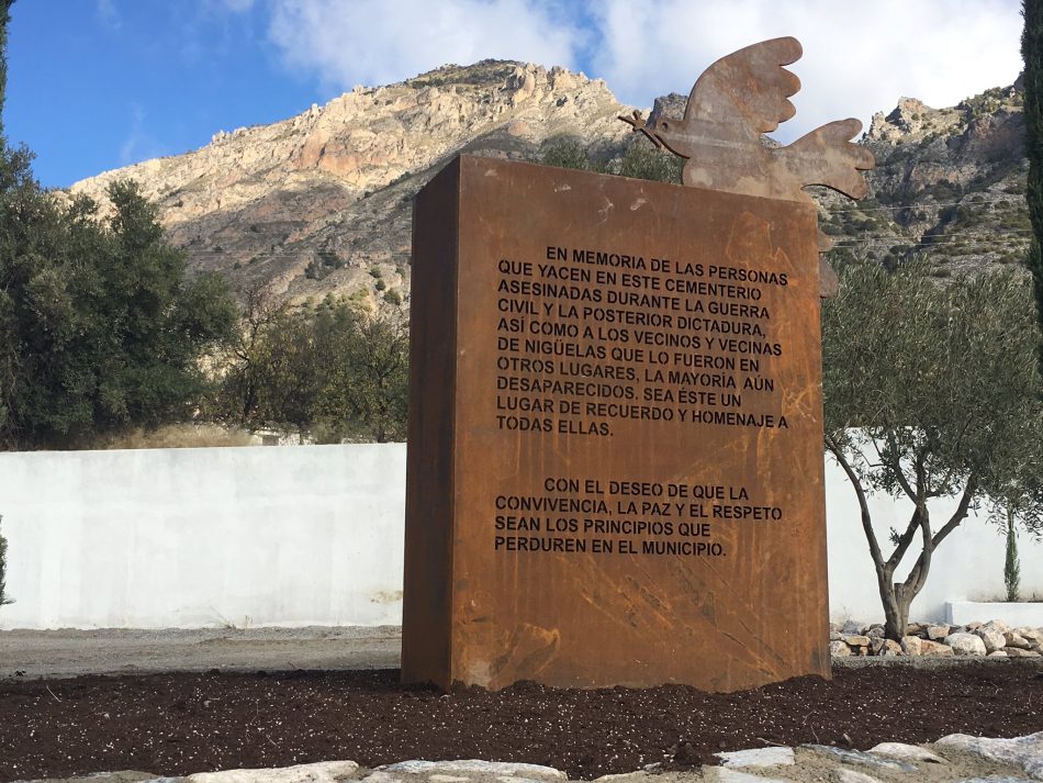 Podemos Granada celebra el inicio de la exhumación de la fosa del cementerio de Nigüelas