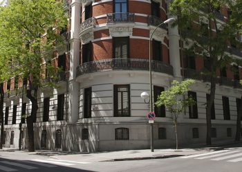 El Ministerio del Interior ordena retirar las condecoraciones afectadas por la Ley de Memoria Democrática   