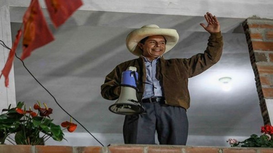 Pedro Castillo lidera presidenciales en Perú con más del 99% de actas procesadas