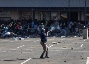 Sudáfrica: Crece la tensión en: mueren 72 personas en protestas