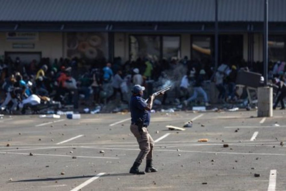 Sudáfrica: Crece la tensión en: mueren 72 personas en protestas
