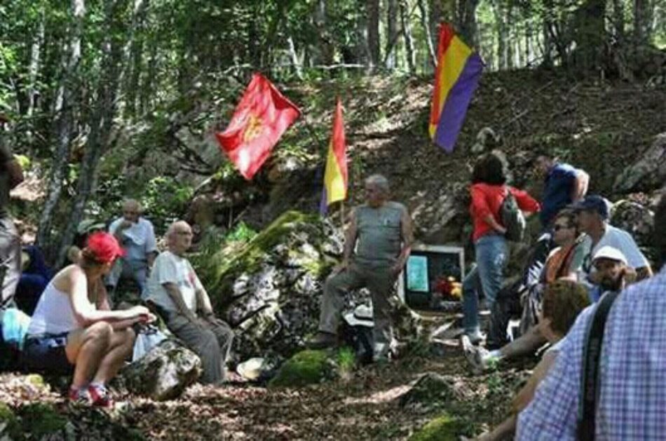 La Agrupación Pozo Grajero celebra la subida a la sima anual en memoria de los represaliados por el franquismo