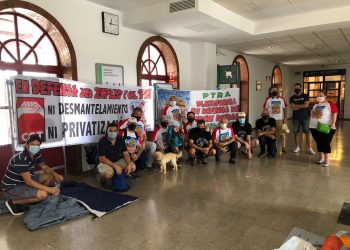 Delegados de CGT se encierran en la oficina del responsable de RENFE Viajeros en Málaga ante la falta de personal y la negativa a solucionarlo