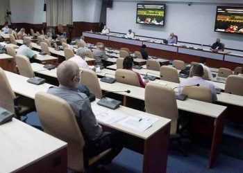 Convoca presidente de Cuba a priorizar atención a programas sociales