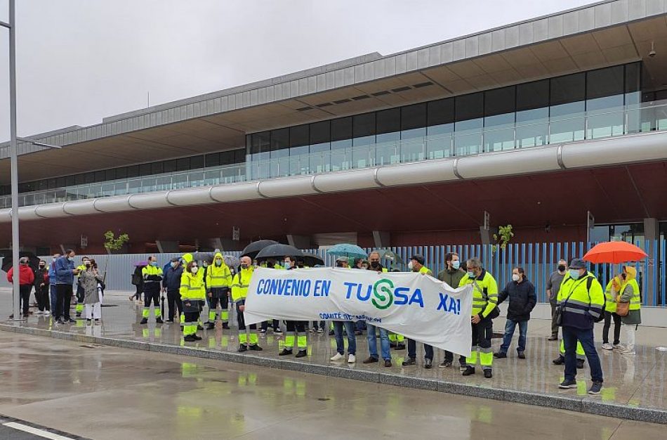 O persoal dos autobuses urbáns de Santiago de Compostela mobilízase en demanda dun convenio que unifique as súas condicións laborais