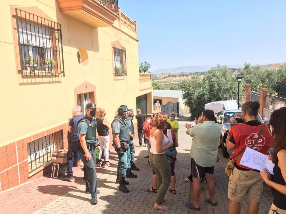 CaixaBank desahucia a una familia en Dilar (Granada)