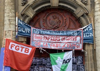 «Apoyamos al colectivo de migrantes sin papeles, en huelga de hambre desde hace varias semanas, encerrados en una iglesia de Bruselas»
