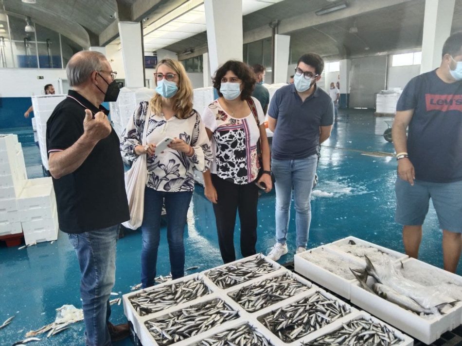 Unidas Podemos se compromete a llevar al Parlamento europeo las demandas del sector pesquero gaditano