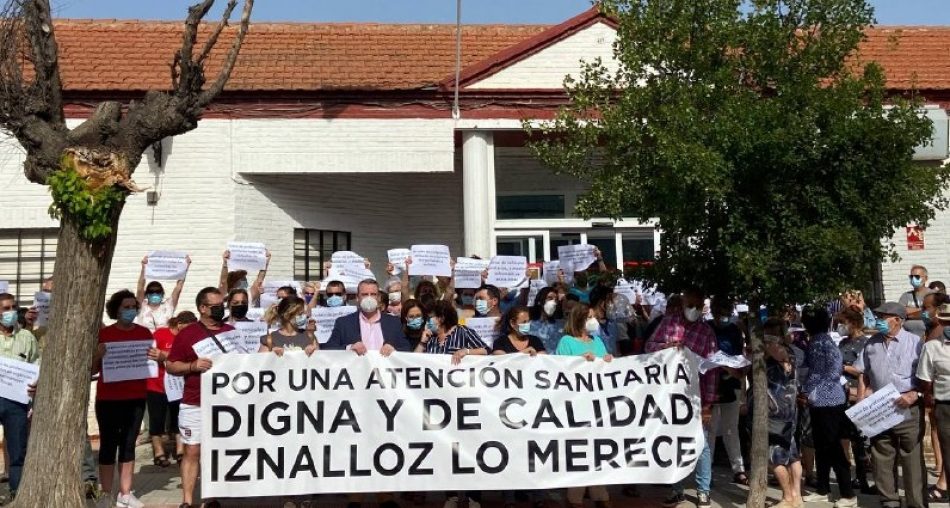 Iznalloz sale a la calle por una sanidad digna arropados por el ayuntamiento Acatuccitano